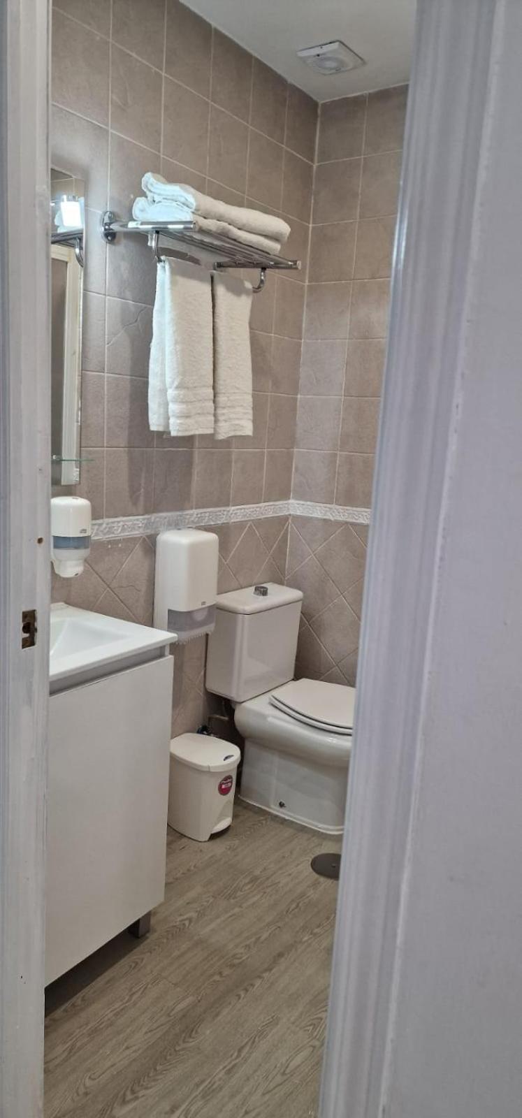 Apartamentos Ana'S Cozy Inns Torremolinos Exteriör bild